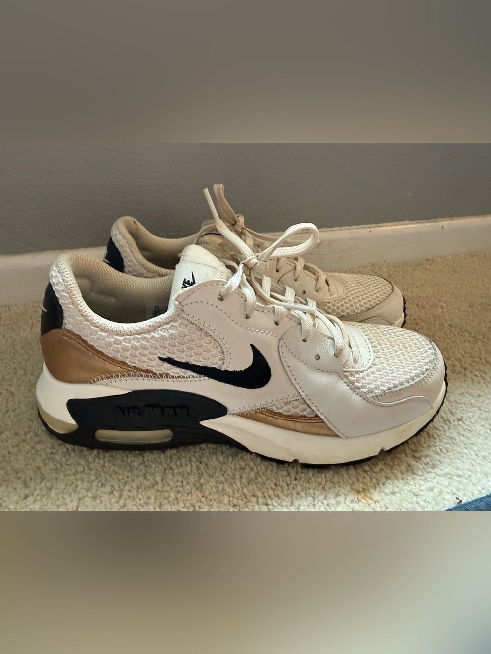 Women’s Nike White, Gold, and Black Air Max Athletic Sneakers 7.5